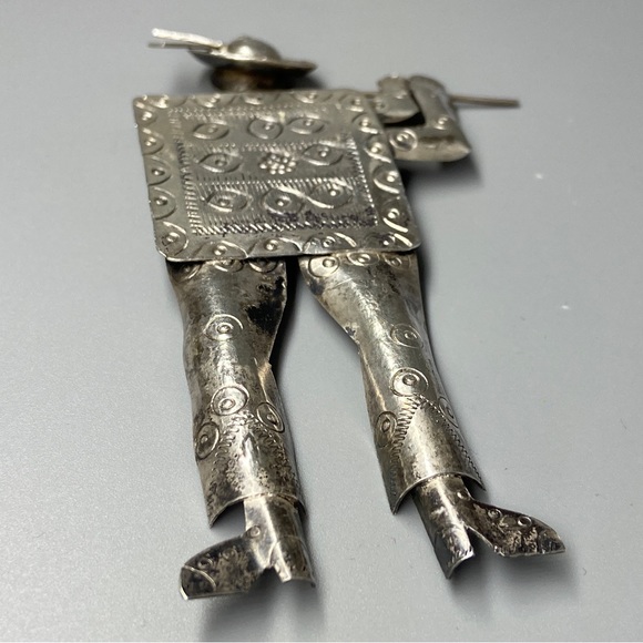 Vintage Sterling Silver Peruvian Brooch Flute Player in Ethnic Dress Stamped 925 - Picture 10 of 16